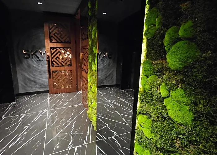 Grand Sapphire Casino 21 *